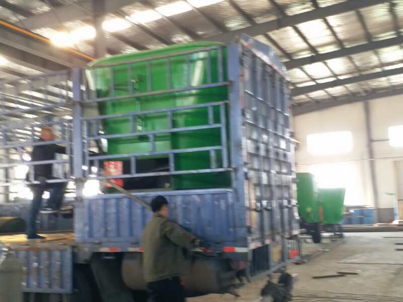 内蒙古某公司购买固定式TMR搅拌机